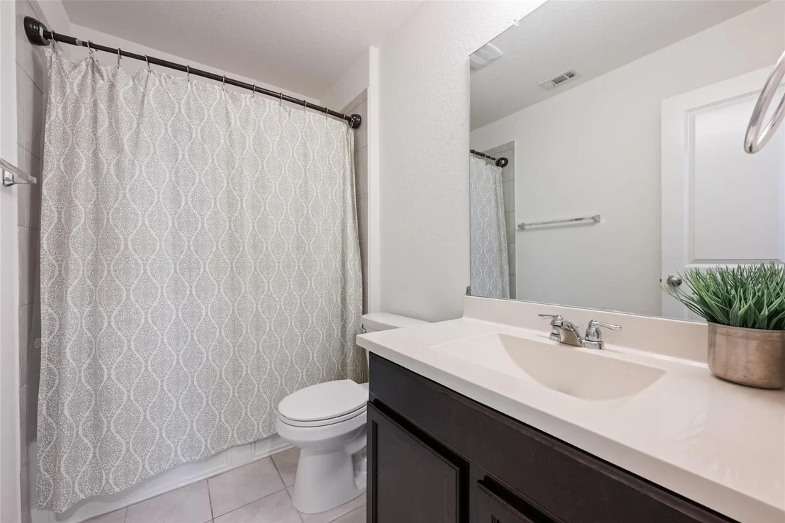 Photo of Unit 12F at 524 Circle WAY