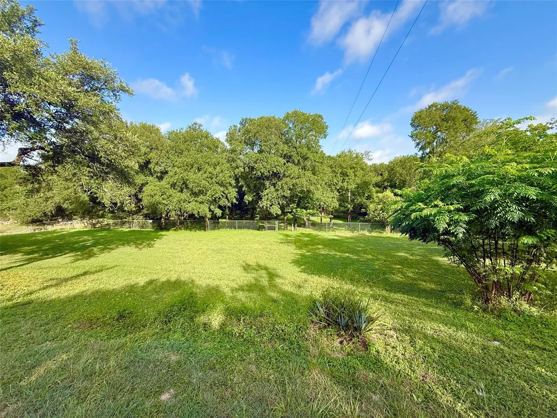 Photo of 909 Center CIR