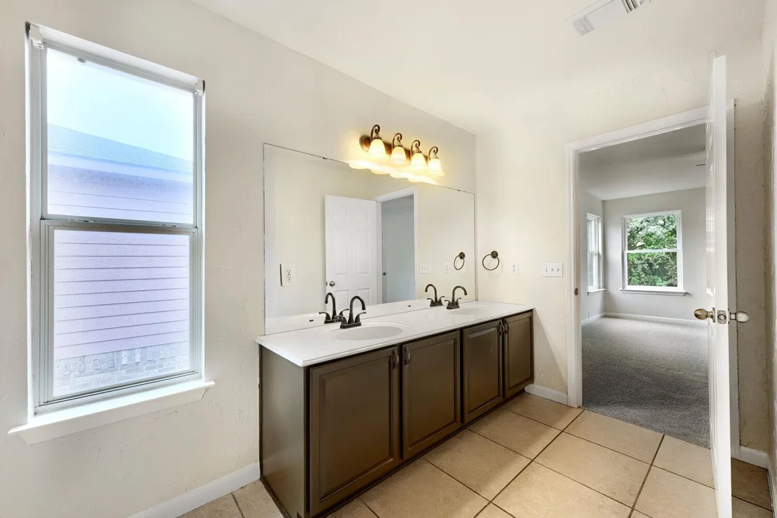 Photo of 1405 Hawk DR