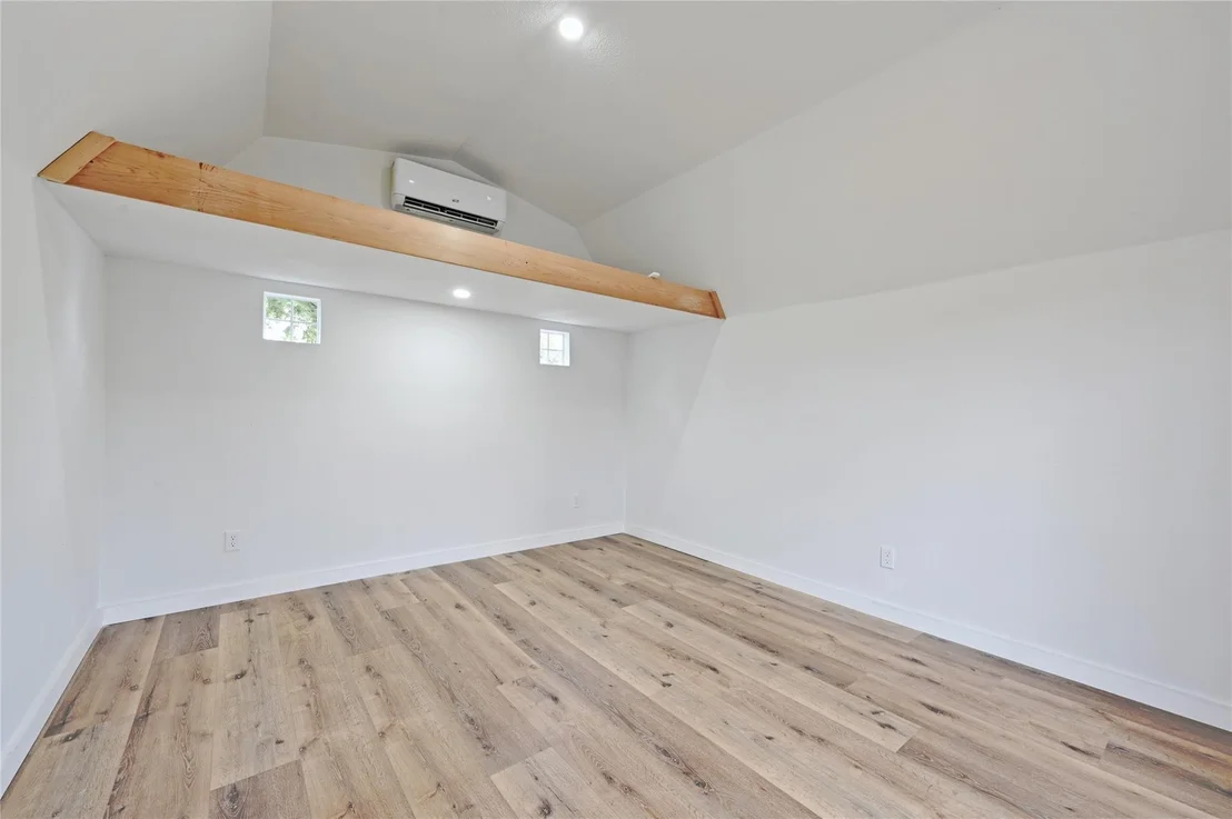 Photo of 409 Bizzy LN