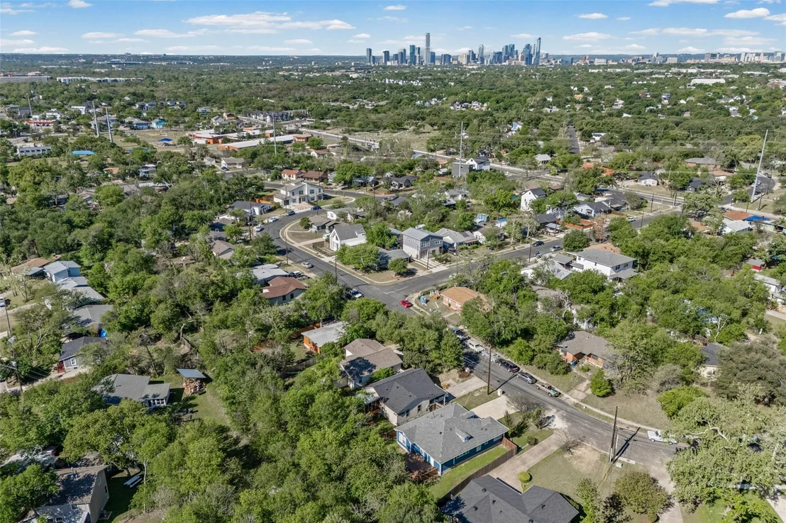 Photo of 4709 Leslie Ave