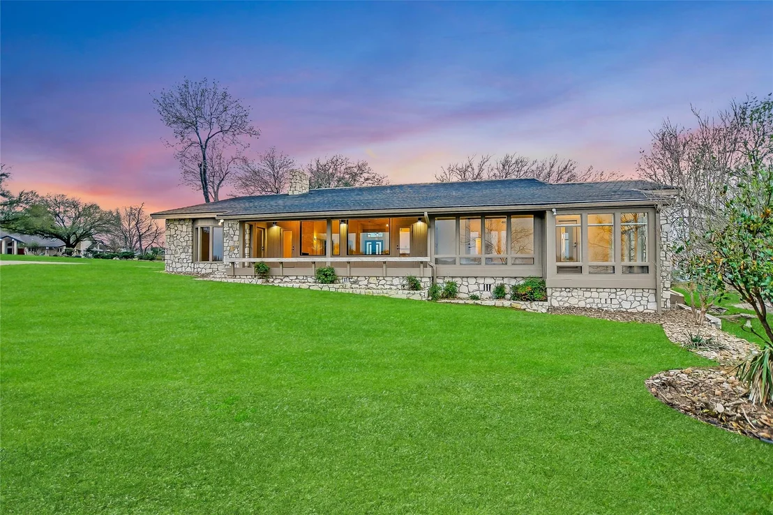 Photo of 2713 Aurora
