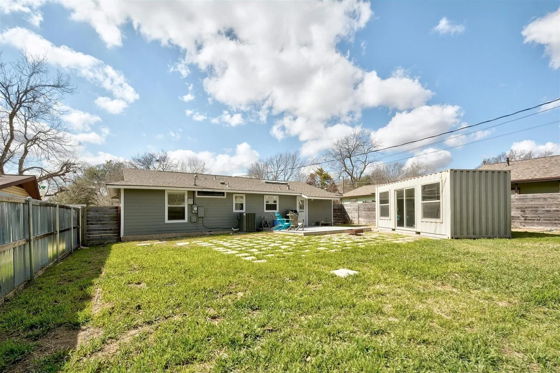 Photo of 1504 Cloverleaf DR