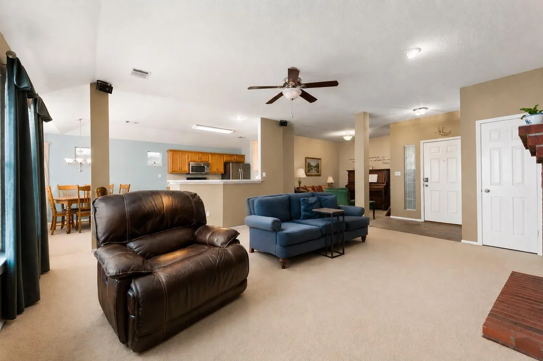 Photo of 810 Hilltop DR