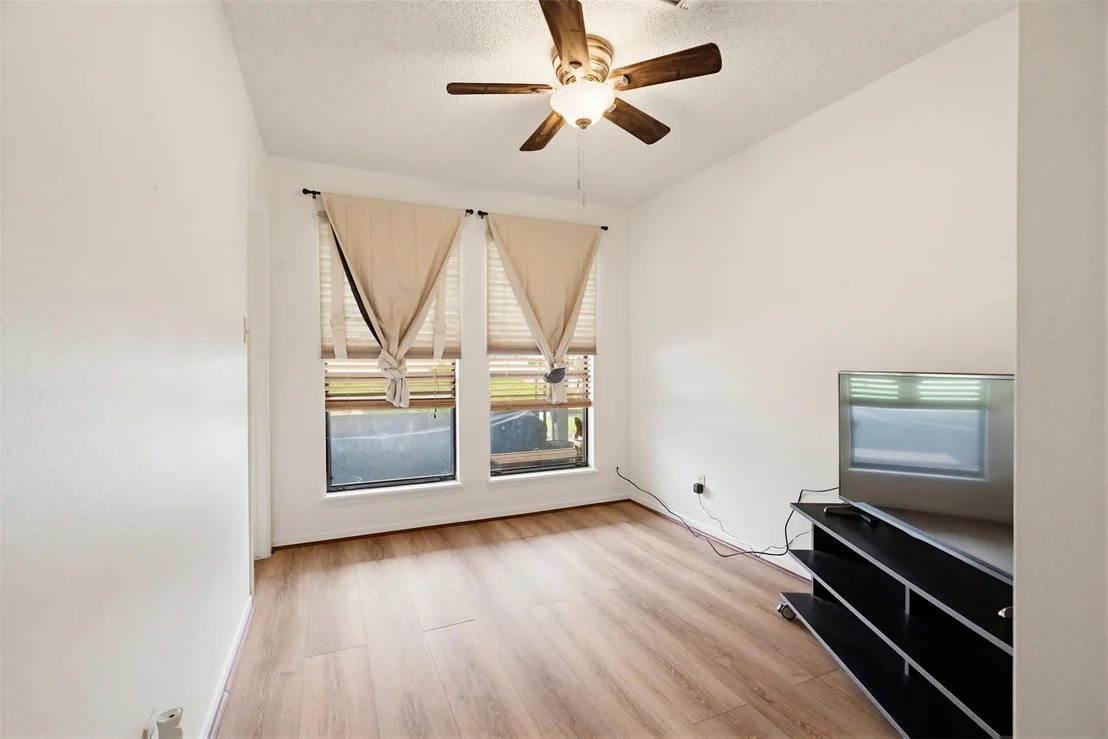 Photo of 501 Meadow DR