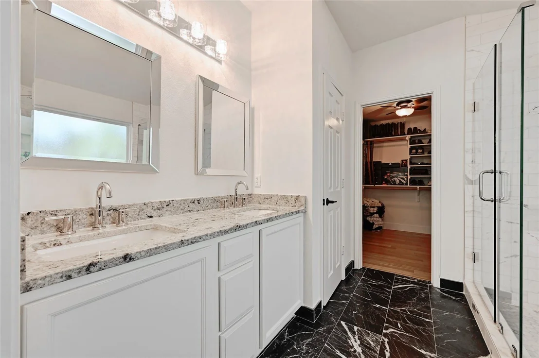 Photo of 329 Cullen BLVD