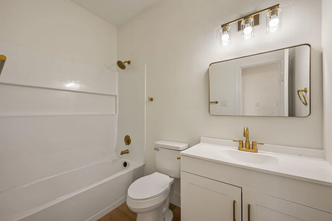 Photo of 1102 Twin Creek DR