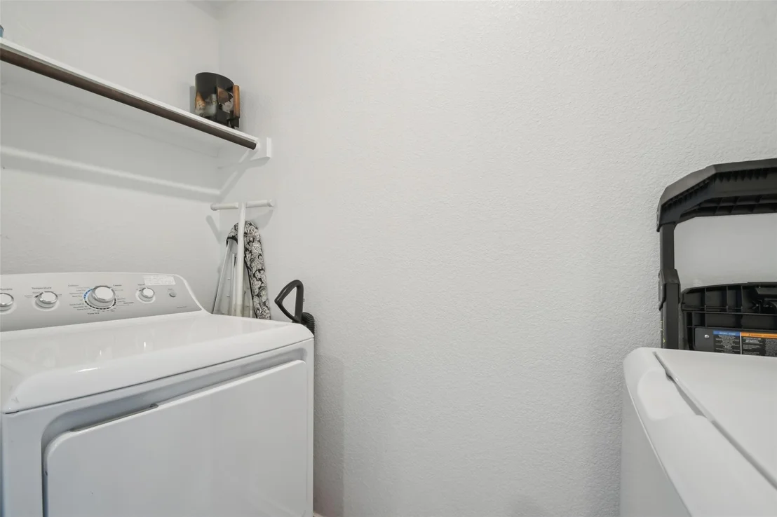 Photo of 857 Powell ST