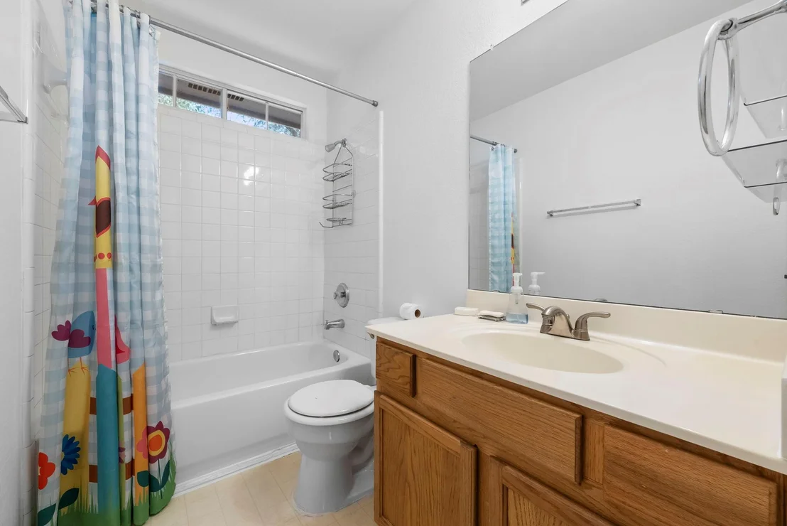 Photo of 2028 Desco DR