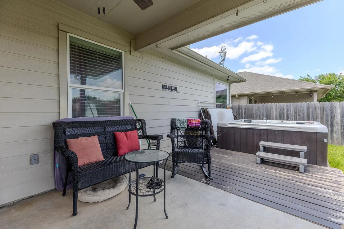 Photo of 327 Comal RUN
