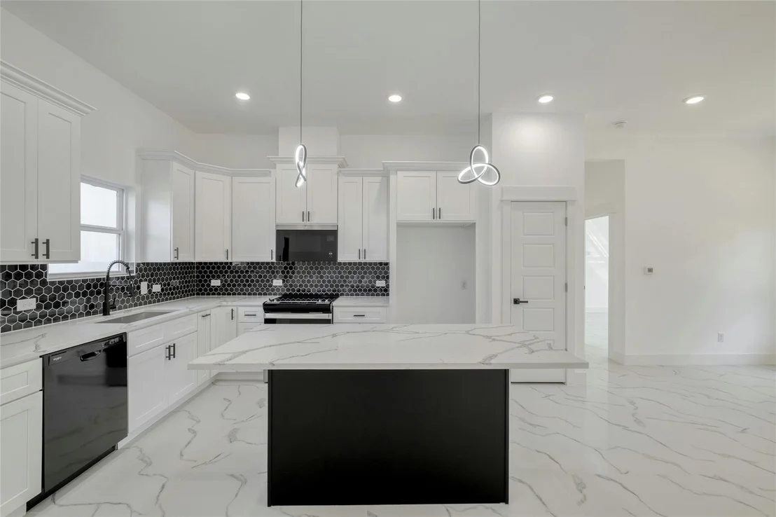 Photo of 121 Diamond Head DR