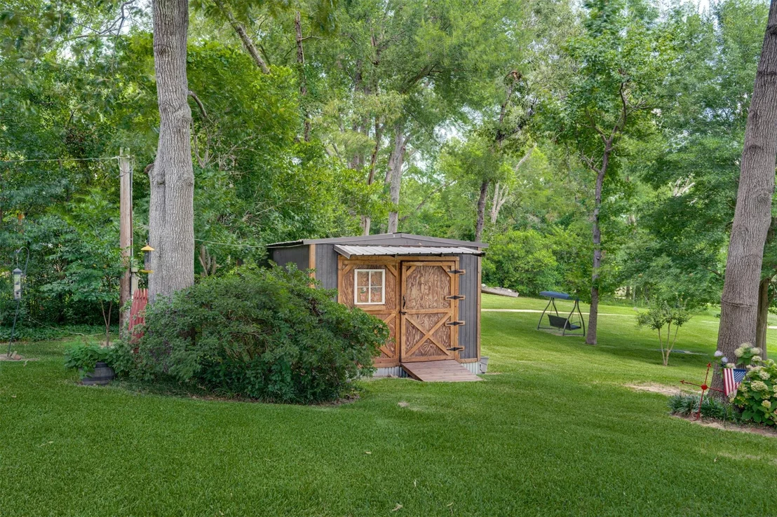Photo of 23258 Edgewater DR