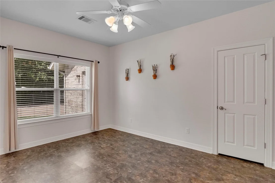 Photo of 307 E Pheasant RD