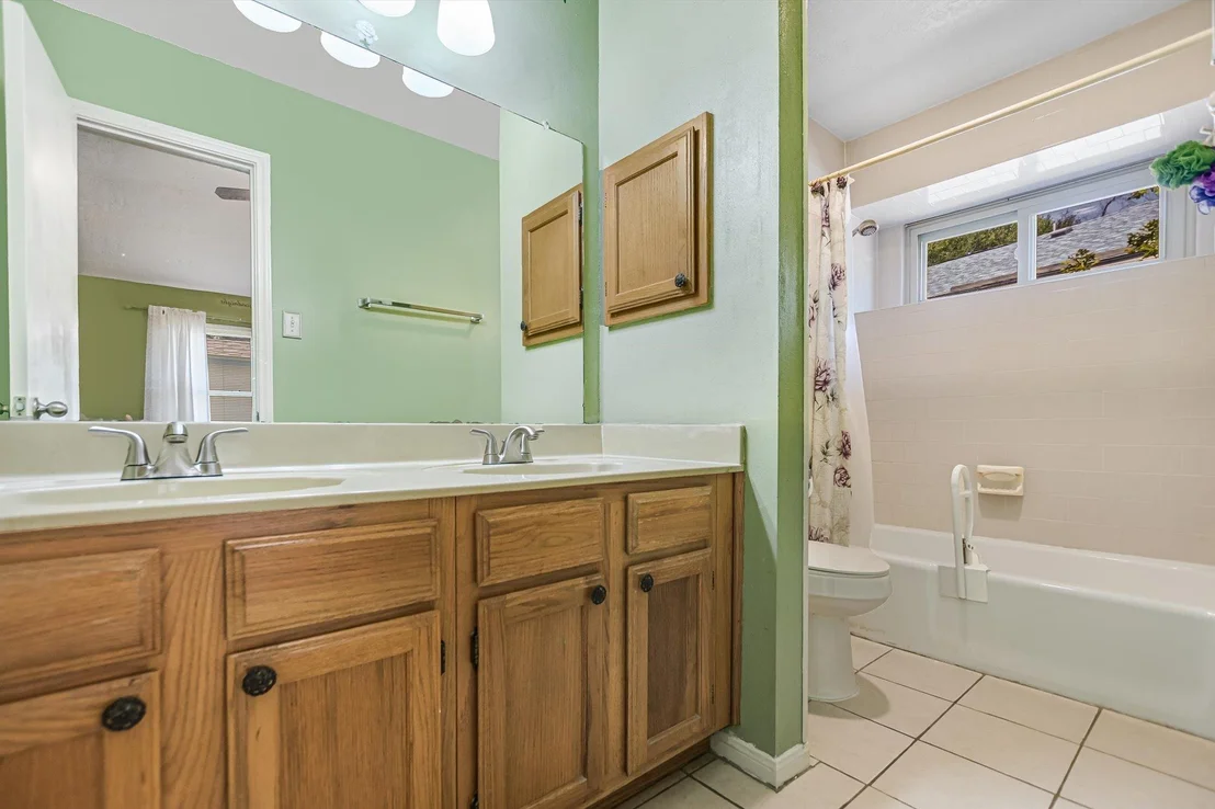 Photo of 1408 Quail Run RD