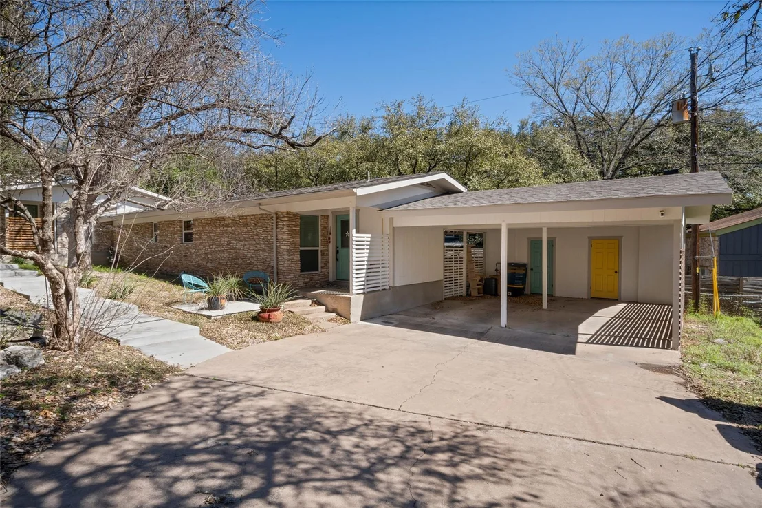 Photo of Unit A at 3303 Doolin DR