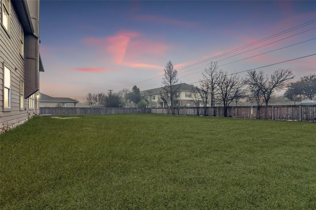Photo of 113 Silver Lace LN