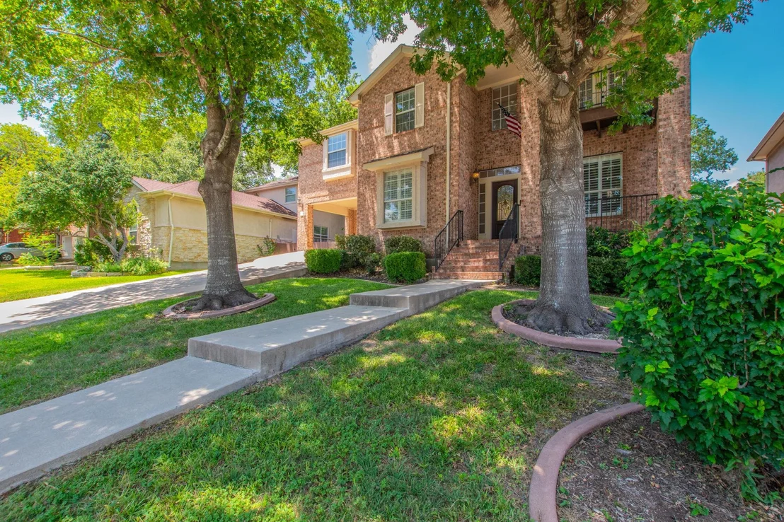 Photo of 3988 Lord Byron CIR