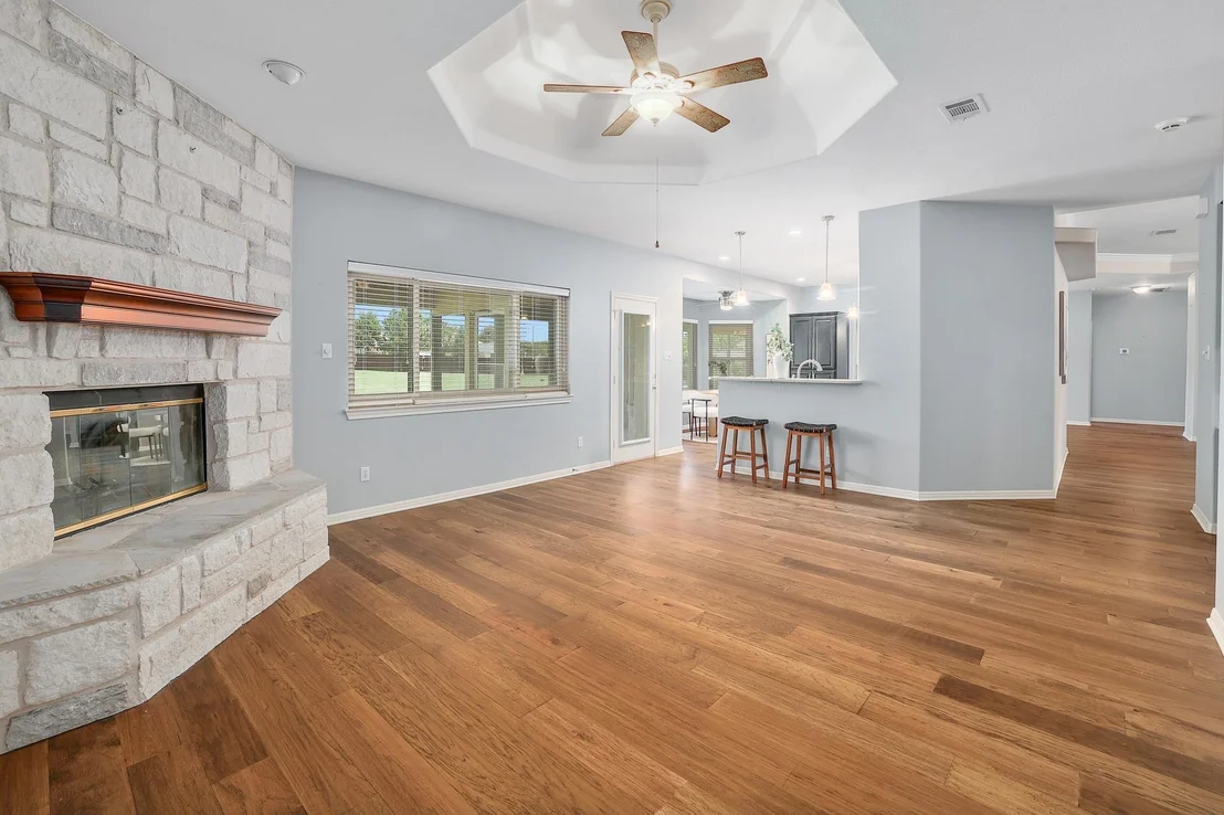 Photo of 101 Lakeview LN