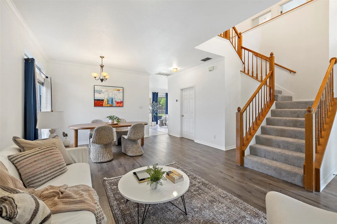 Photo of 900 Laurel CV