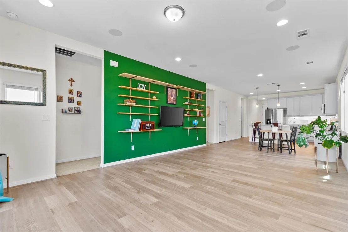 Photo of 405 Gaida LOOP