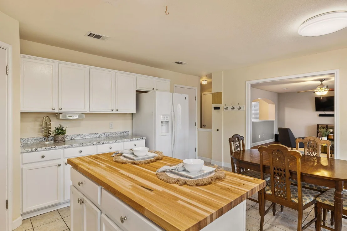 Photo of 1007 LAURELLEAF DR