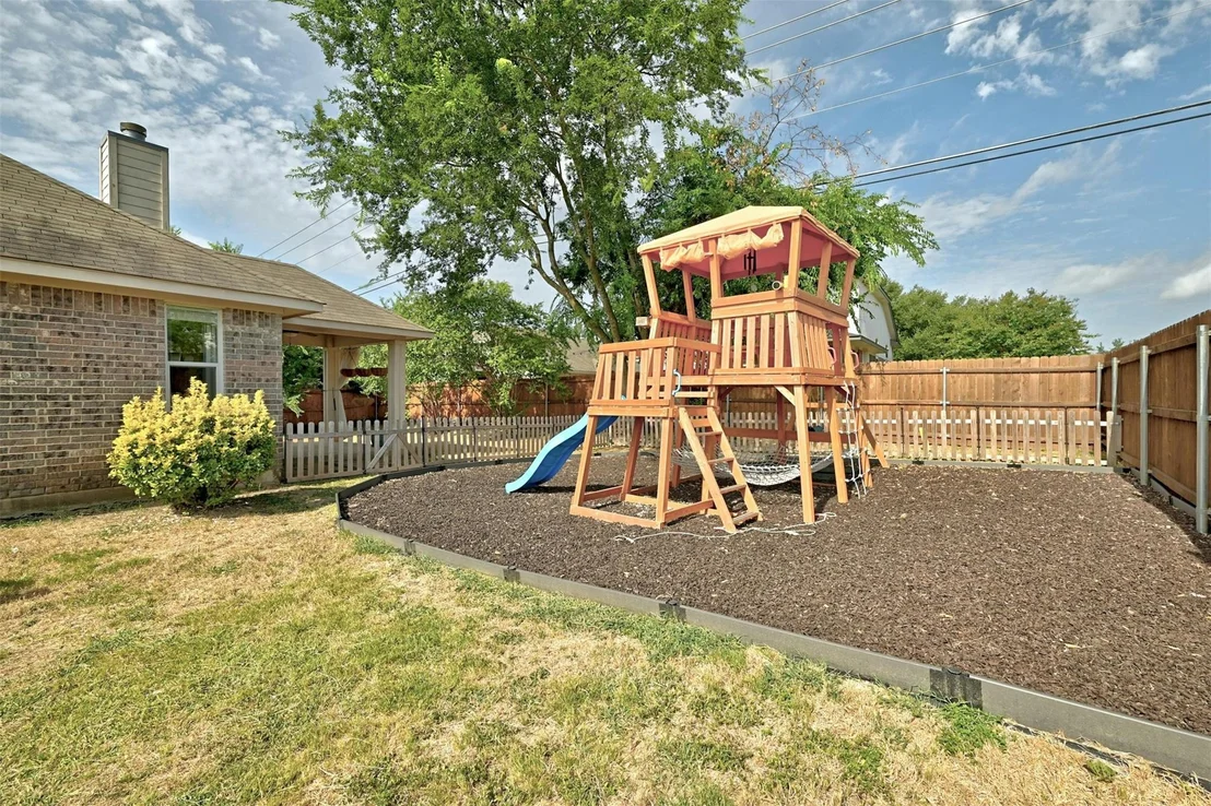 Photo of 1301 Rainbow Parke DR