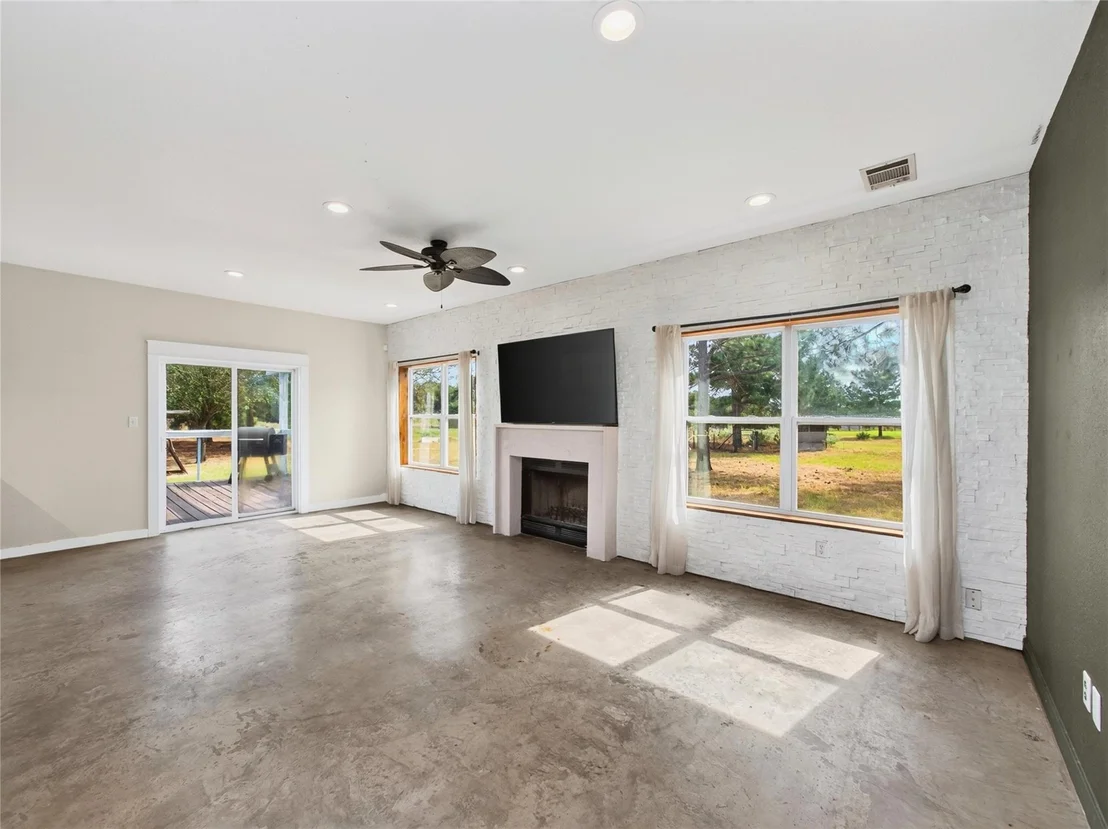 Photo of 245 Country LN