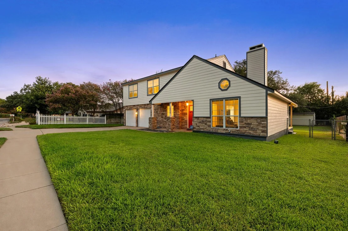Photo of 1904 Oakridge DR