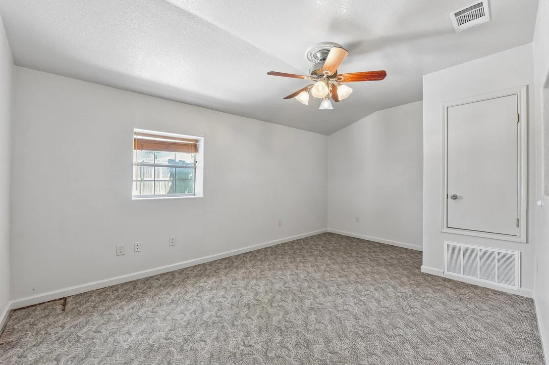 Photo of 1915 Oak Forest DR