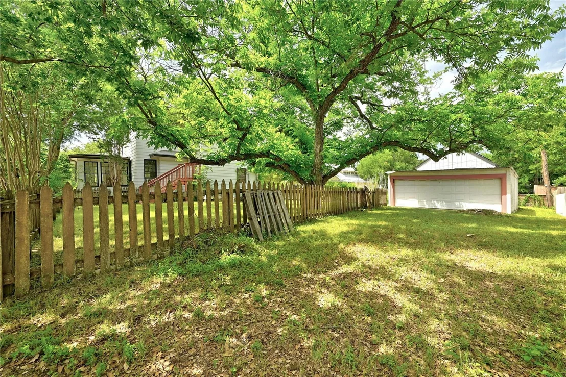 Photo of 1109 Travis Height BLVD