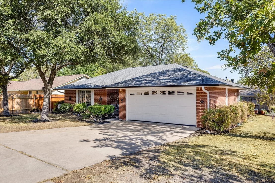 Photo of 10103 Oak Hollow CIR