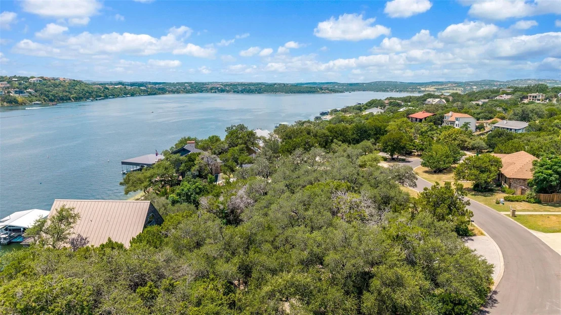 Photo of 18401 Lakepoint CIR
