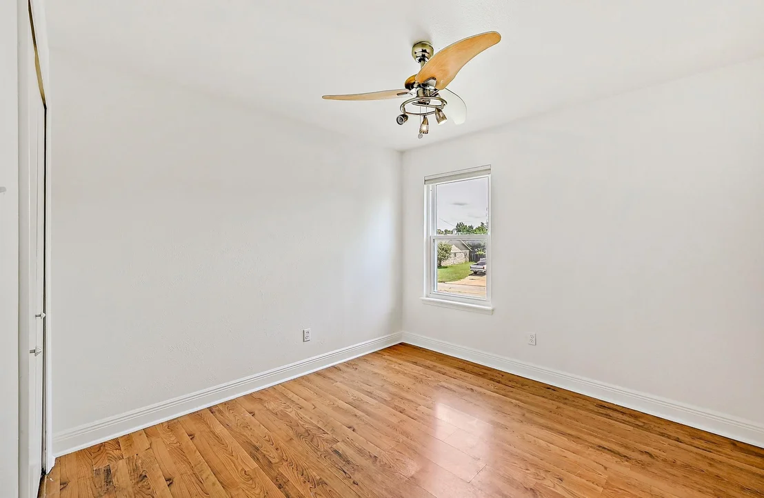 Photo of 1804 Oakridge DR