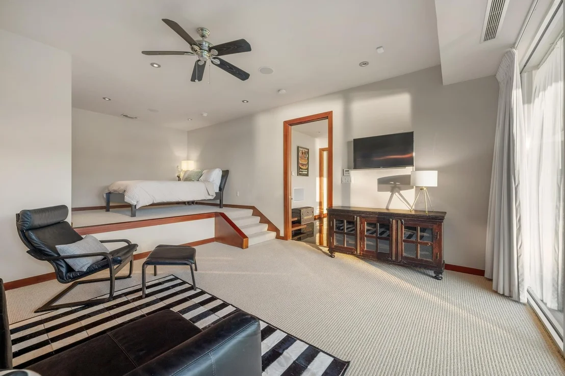 Photo of 105 Edgewater CV