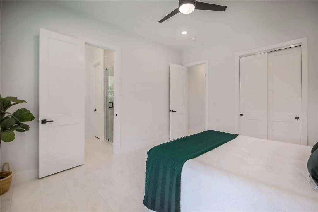 Photo of 137 Lakeside DR