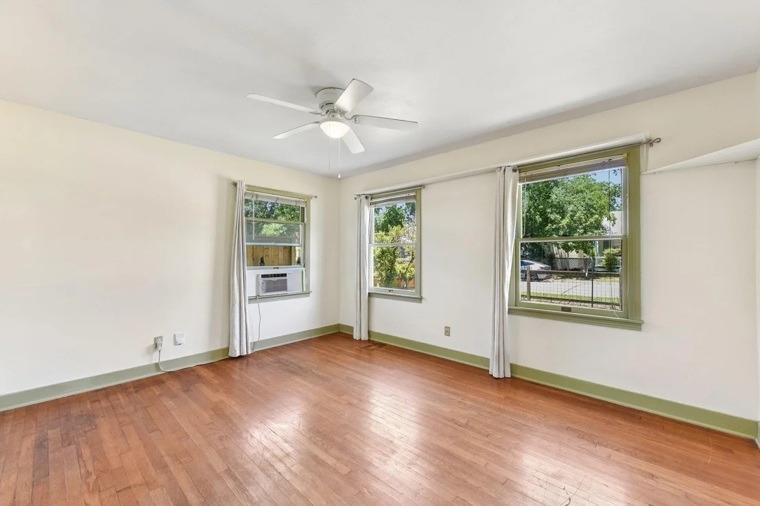 Photo of 5015 Ave G