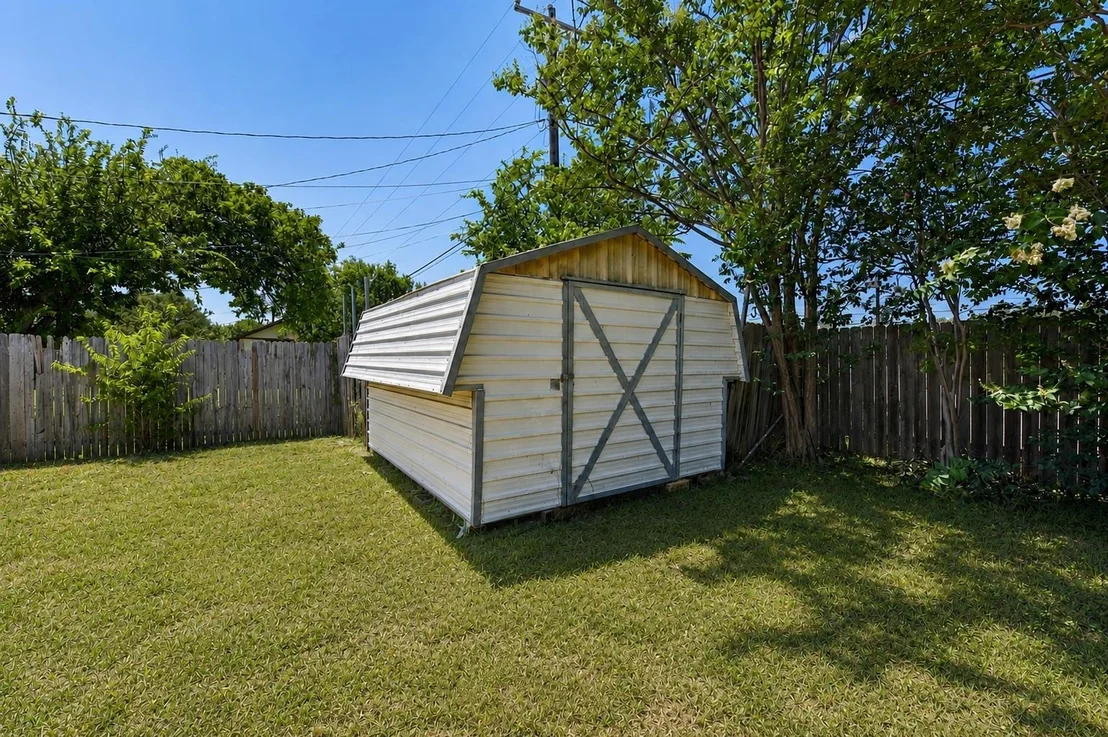 Photo of 700 Woodview DR