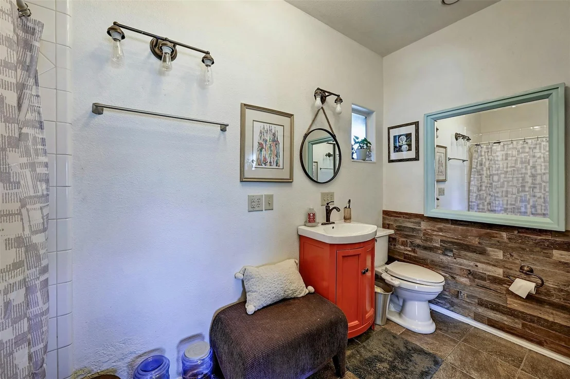 Photo of 915 County Road 404