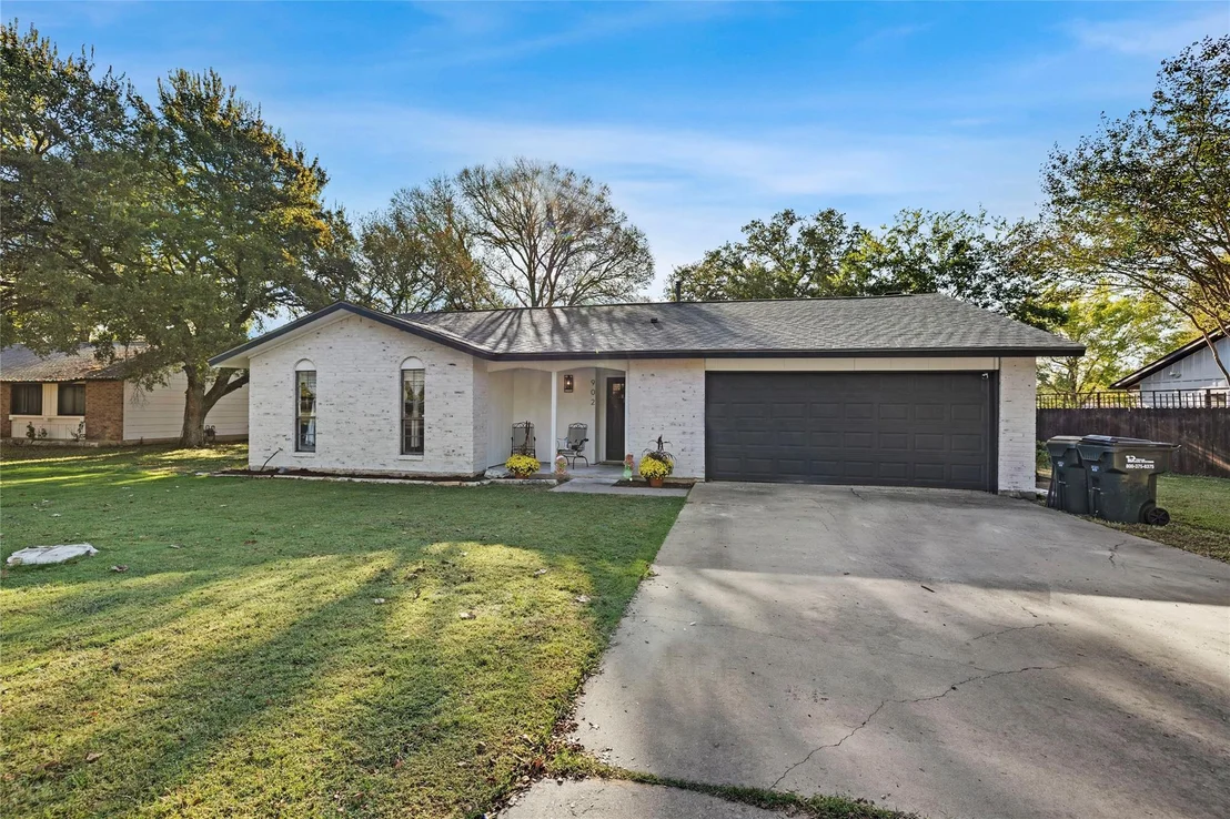 Photo of 902 River Bend DR