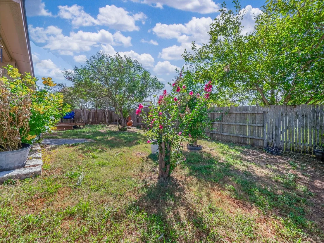 Photo of 427 Buckingham DR