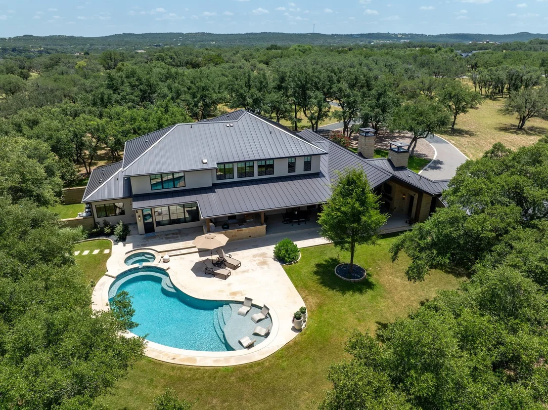 Photo of 900 Rivercliff DR