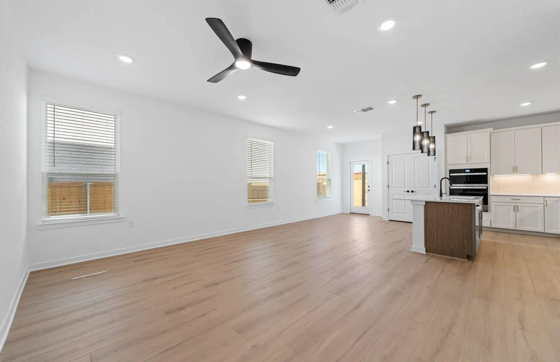 Photo of 125 Adlai Ave