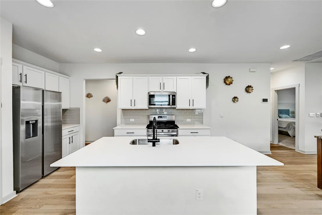 Photo of 8000 Linnie LN