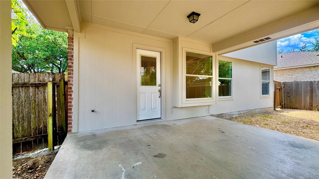 Photo of 1402 Molson Lake DR
