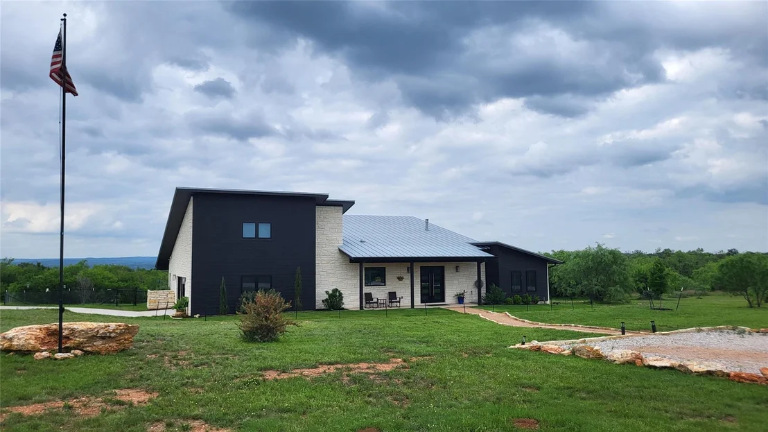 Photo of 108 Schoolhouse LN