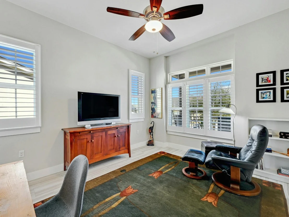 Photo of 809 Dancing Oak LN