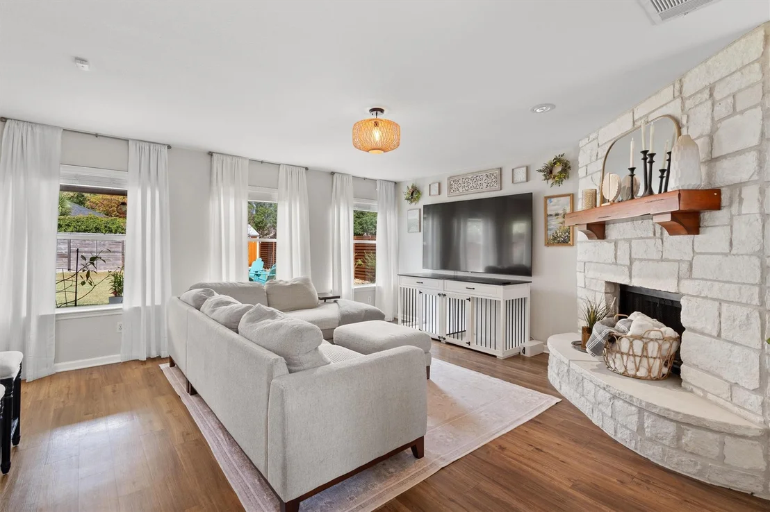 Photo of 1308 Honeysuckle LN