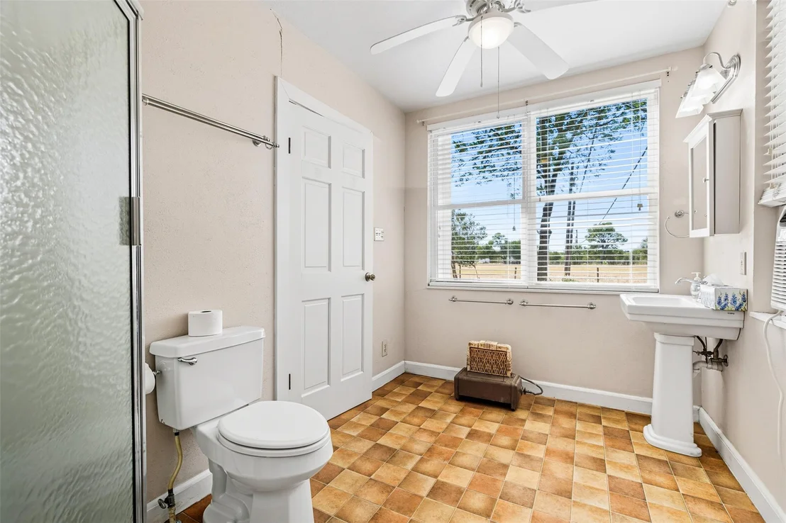 Photo of 105 Davis DR