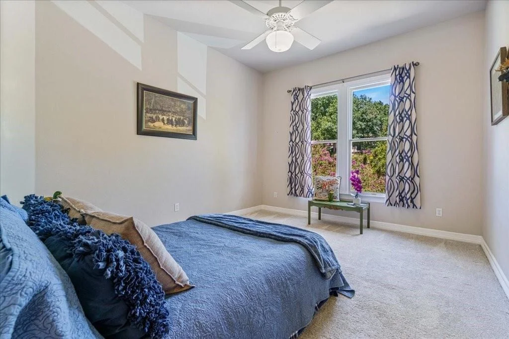 Photo of 4100 Love Bird LN