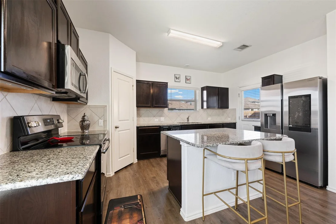 Photo of Unit 12F at 524 Circle WAY